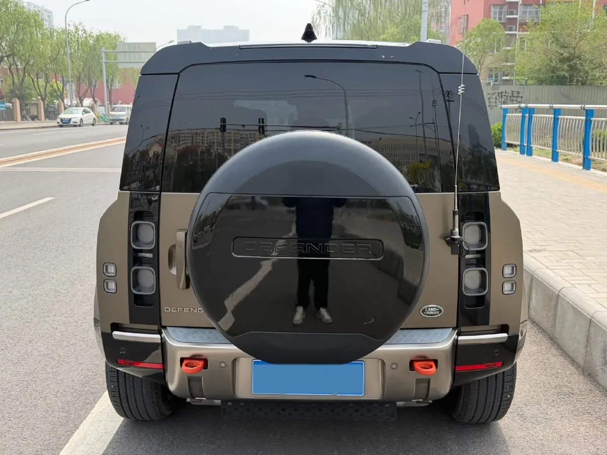 2023 Land Rover Defender 3.0T 400HP L6 8AT,autocango,china used car exporter,china ev exporter,chinese used car exporter,chinese used ev exporter