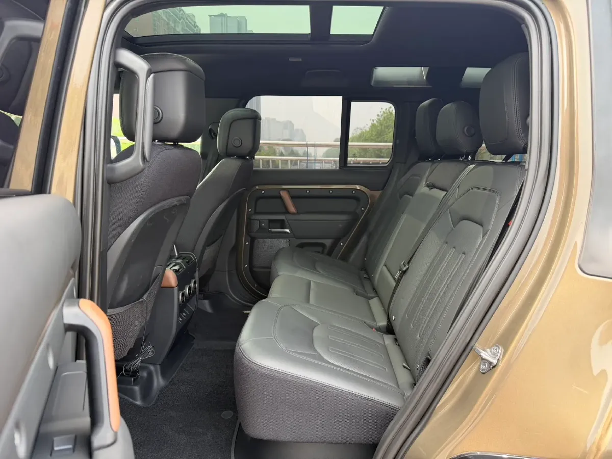 2023 Land Rover Defender 3.0T 400HP L6 8AT,autocango,china used car exporter,china ev exporter,chinese used car exporter,chinese used ev exporter