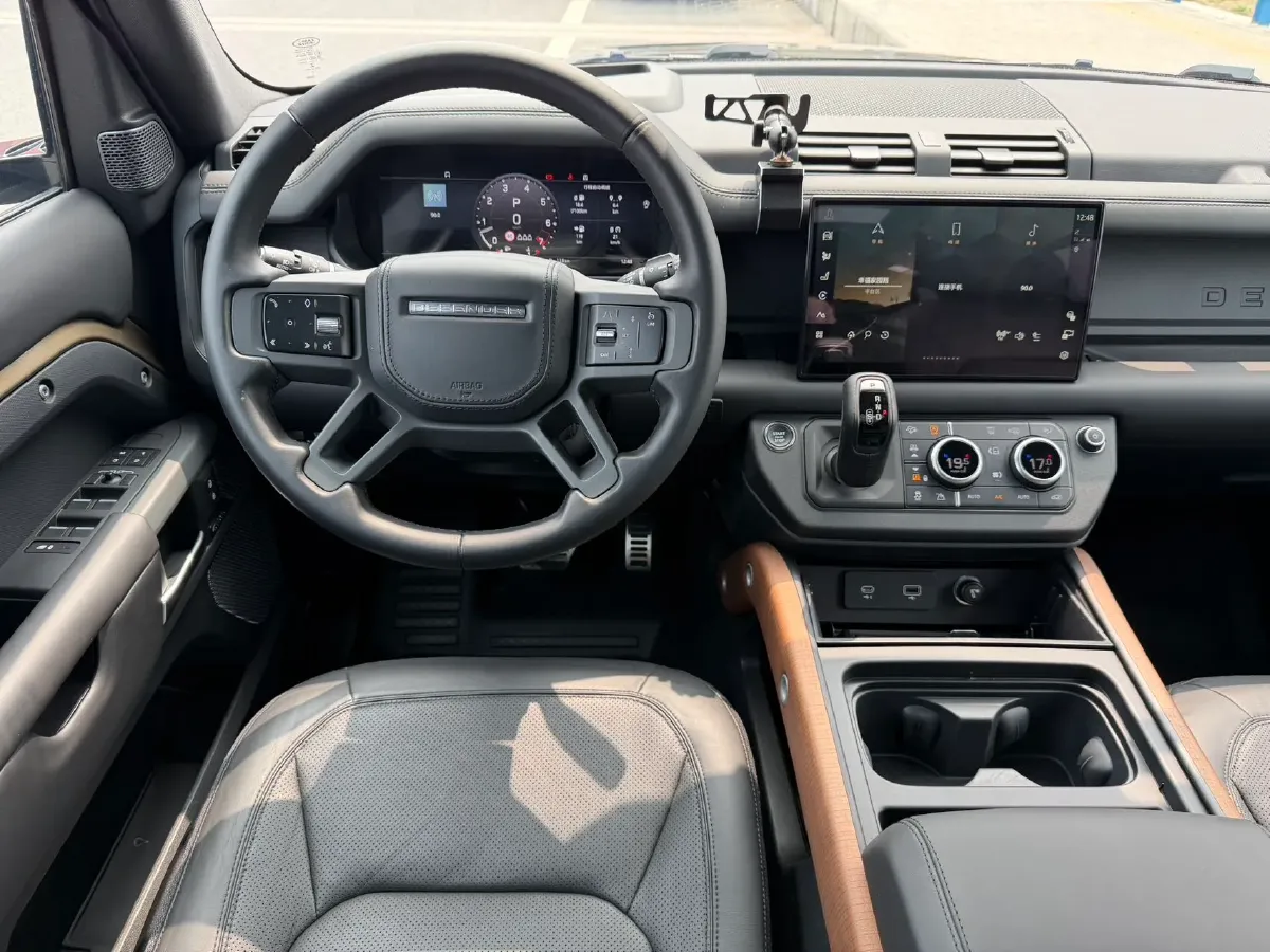 2023 Land Rover Defender 3.0T 400HP L6 8AT,autocango,china used car exporter,china ev exporter,chinese used car exporter,chinese used ev exporter