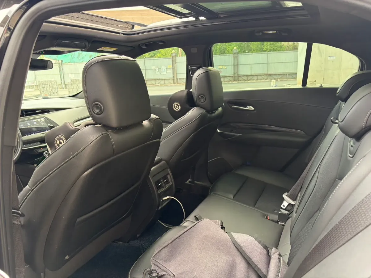 2021 Cadillac XT4 2.0T 237HP L4 9AT,autocango,china used car exporter,china ev exporter,chinese used car exporter,chinese used ev exporter