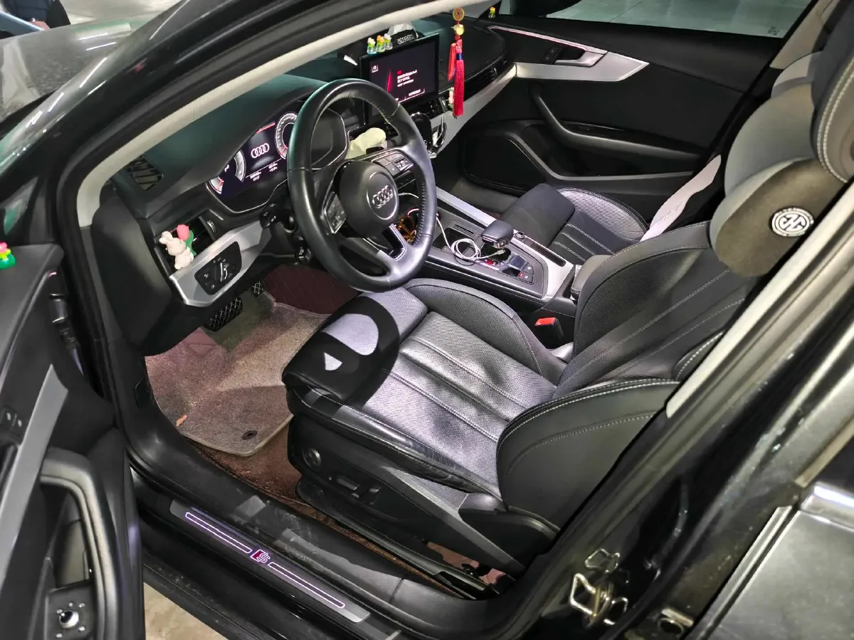 2020 Audi A4L 2.0T 190HP L4 7DCT,autocango,china used car exporter,china ev exporter,chinese used car exporter,chinese used ev exporter