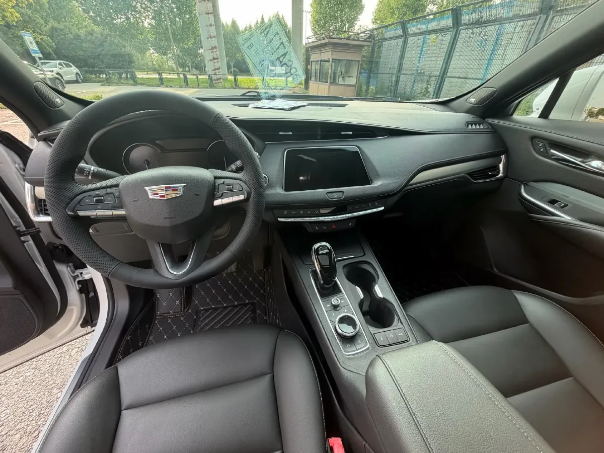 2020 Cadillac XT4 2.0T 241HP L4 9AT,autocango,china used car exporter,china ev exporter,chinese used car exporter,chinese used ev exporter