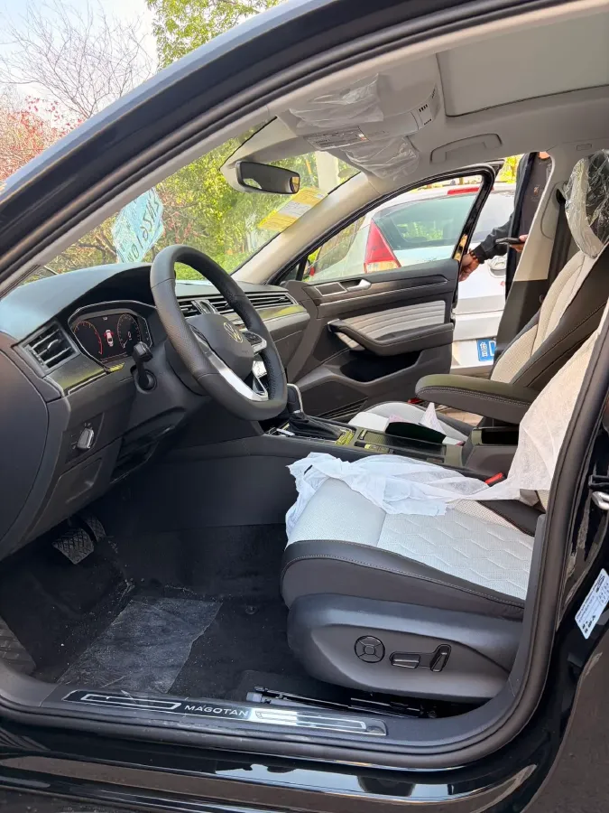 2026 Volkswagen Magotan 2.0T 220HP L4 7DCT,autocango,china used car exporter,china ev exporter,chinese used car exporter,chinese used ev exporter