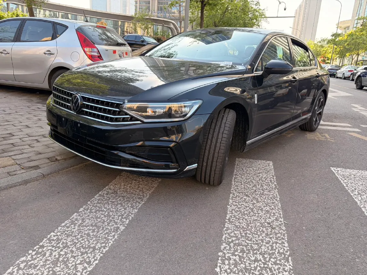 2026 Volkswagen Magotan 2.0T 220HP L4 7DCT,autocango,china used car exporter,china ev exporter,chinese used car exporter,chinese used ev exporter