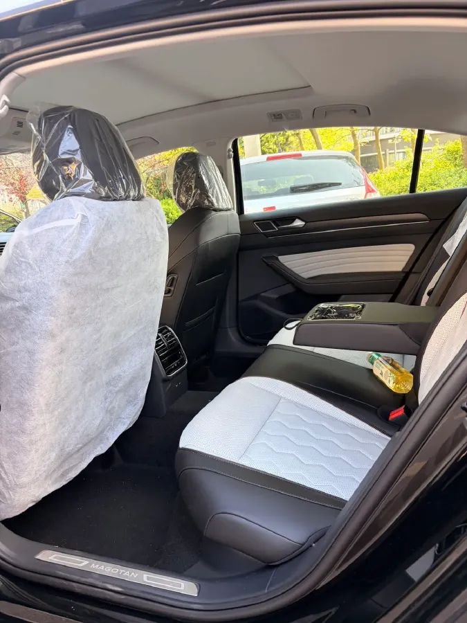 2026 Volkswagen Magotan 2.0T 220HP L4 7DCT,autocango,china used car exporter,china ev exporter,chinese used car exporter,chinese used ev exporter