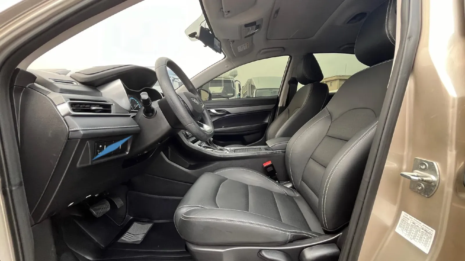 2021 BaoJun 530 1.5T 147HP L4 CVT,autocango,china used car exporter,china ev exporter,chinese used car exporter,chinese used ev exporter