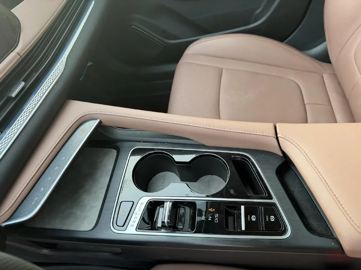 2024 Bestune B70 1.5T 169HP L4 7DCT,autocango,china used car exporter,china ev exporter,chinese used car exporter,chinese used ev exporter