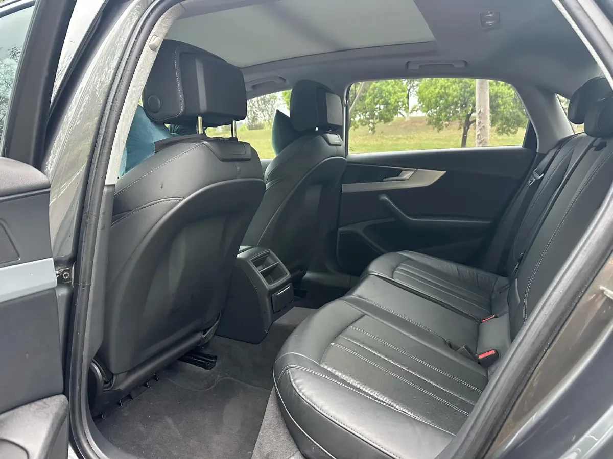 2020 Audi A4L 2.0T 190HP L4 7DCT,autocango,china used car exporter,china ev exporter,chinese used car exporter,chinese used ev exporter