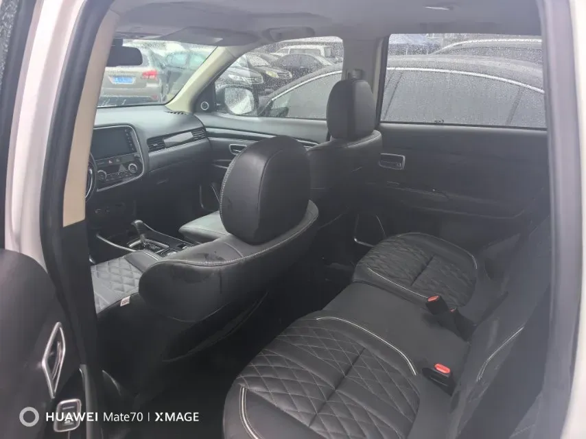 2021 Mitsubishi Outlander 2.4L 192HP L4 CVT,autocango,china used car exporter,china ev exporter,chinese used car exporter,chinese used ev exporter