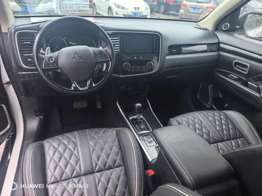 2021 Mitsubishi Outlander 2.4L 192HP L4 CVT,autocango,china used car exporter,china ev exporter,chinese used car exporter,chinese used ev exporter