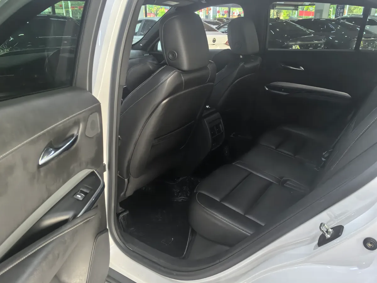 2020 Cadillac XT4 2.0T 241HP L4 9AT,autocango,china used car exporter,china ev exporter,chinese used car exporter,chinese used ev exporter