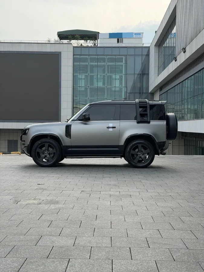 2023 Land Rover Defender 2.0T 300HP L4 8AT,autocango,china used car exporter,china ev exporter,chinese used car exporter,chinese used ev exporter