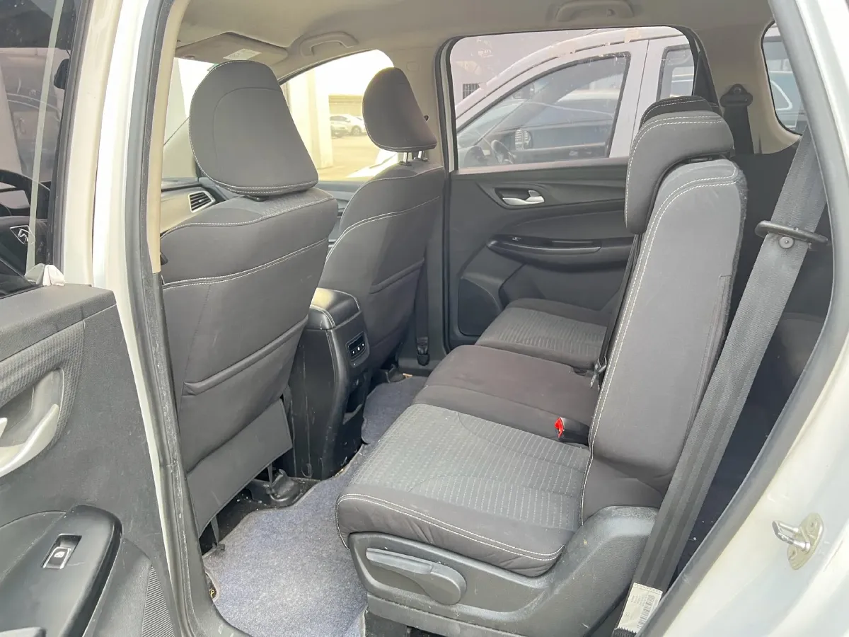 2019 BaoJun 730 1.5T 147HP L4 CVT,autocango,china used car exporter,china ev exporter,chinese used car exporter,chinese used ev exporter