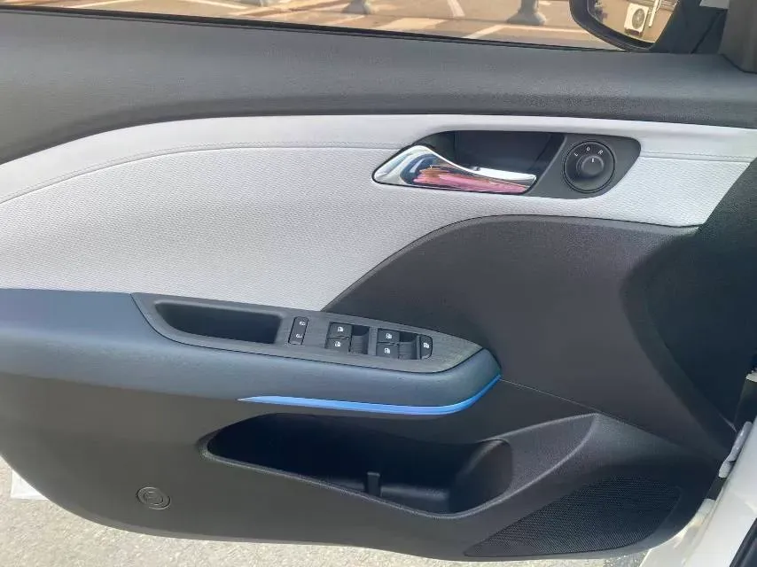 2023 Chevrolet Monza 1.5L 113HP L4 6DCT,autocango,china used car exporter,china ev exporter,chinese used car exporter,chinese used ev exporter