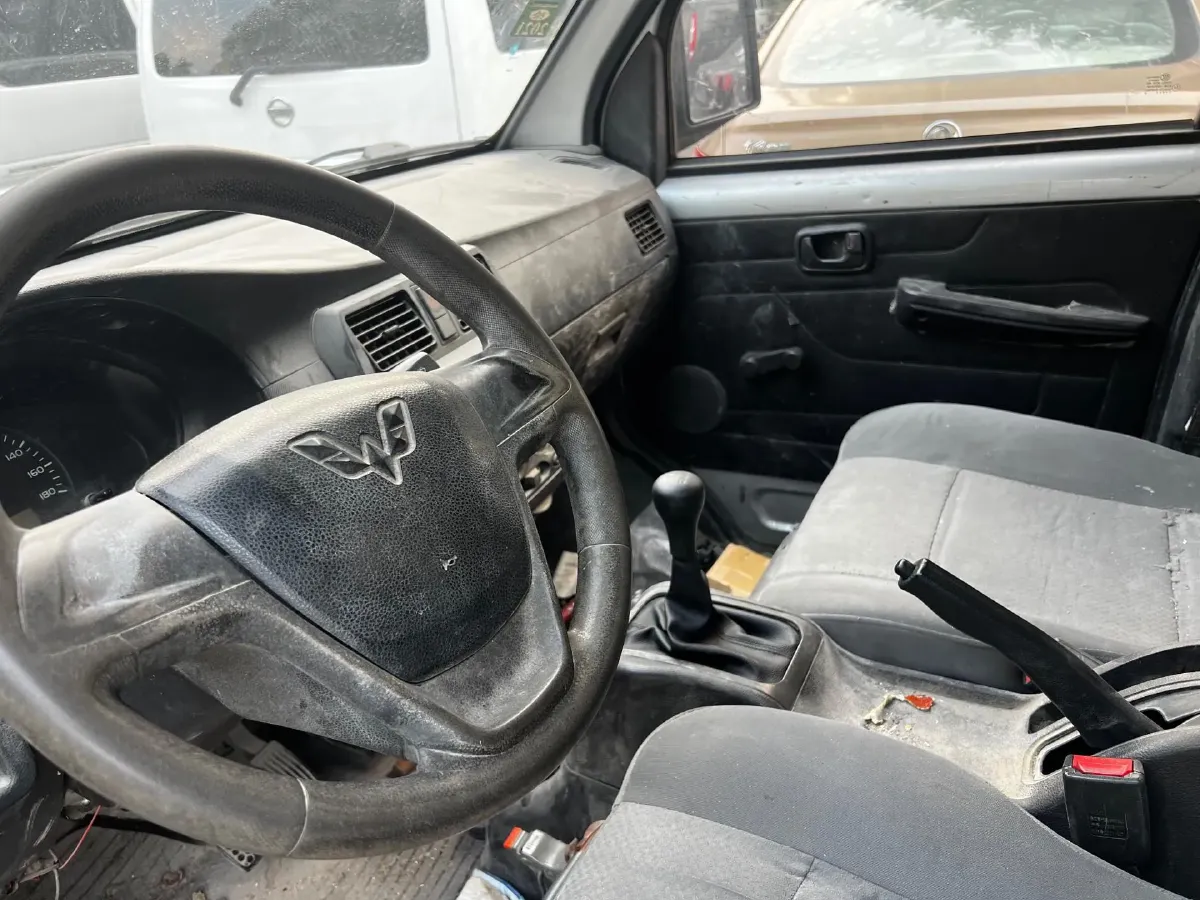 2015 WuLing RongGuang V 1.5L 112HP L4 5MT,autocango,china used car exporter,china ev exporter,chinese used car exporter,chinese used ev exporter