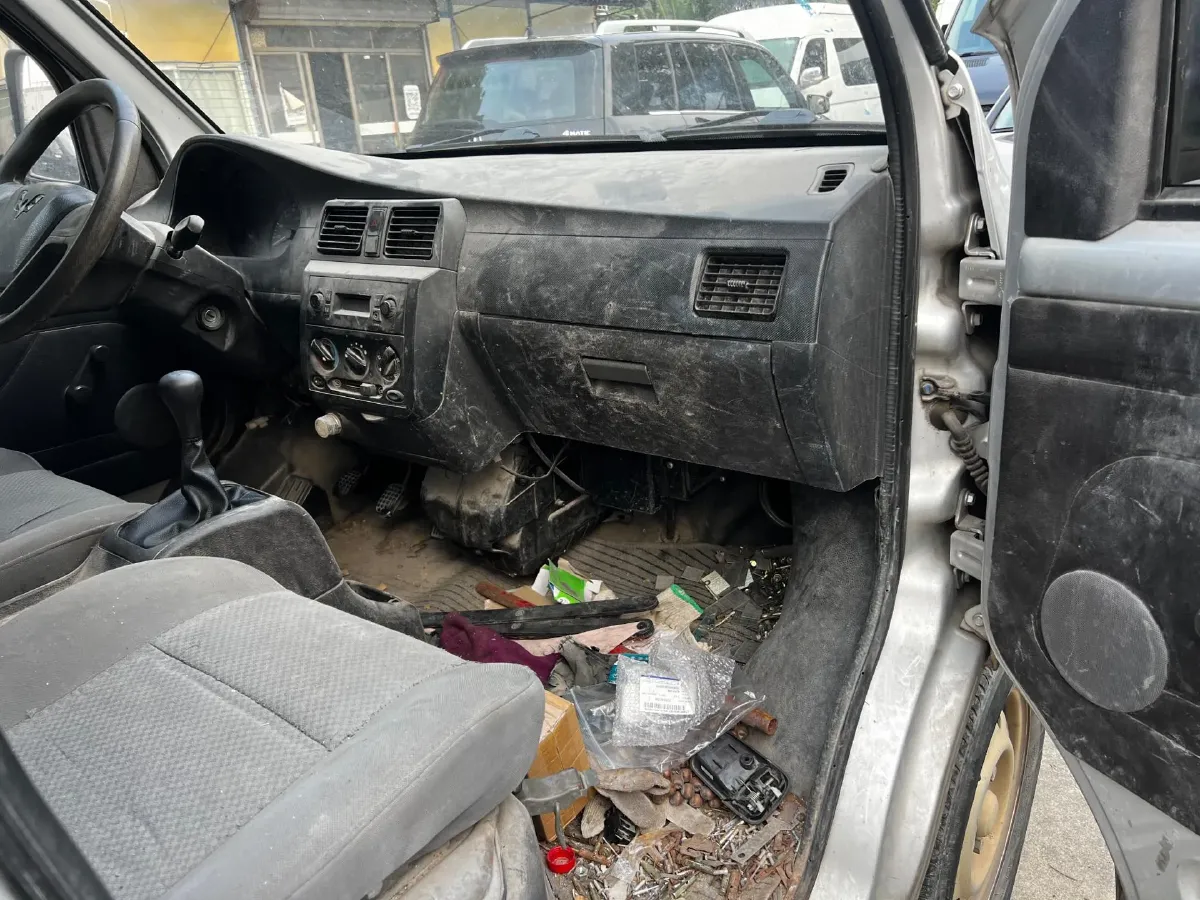 2015 WuLing RongGuang V 1.5L 112HP L4 5MT,autocango,china used car exporter,china ev exporter,chinese used car exporter,chinese used ev exporter