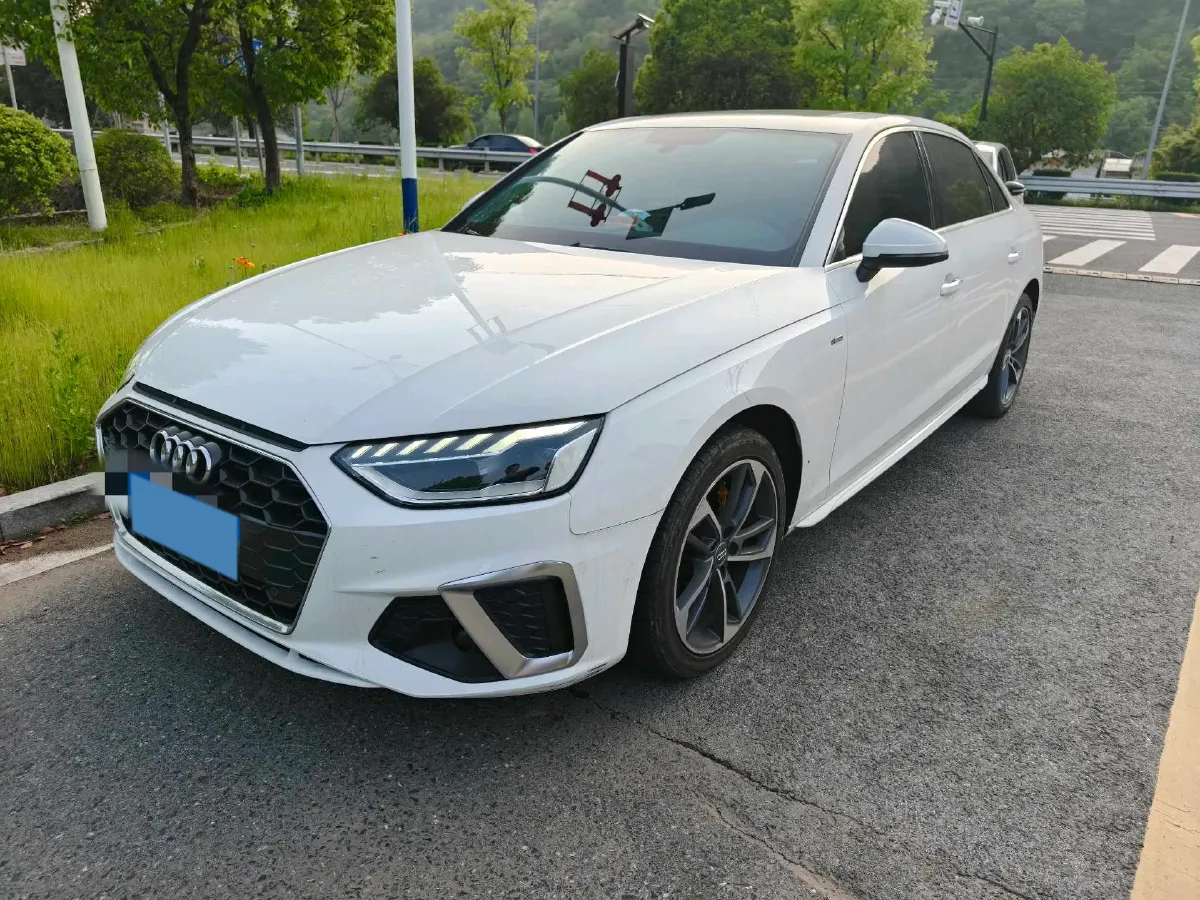 2022 Audi A4L 2.0T 190HP L4 7DCT,autocango,china used car exporter,china ev exporter,chinese used car exporter,chinese used ev exporter