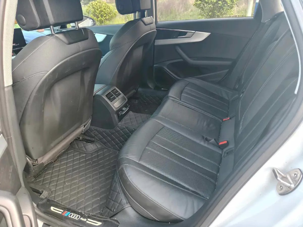 2022 Audi A4L 2.0T 190HP L4 7DCT,autocango,china used car exporter,china ev exporter,chinese used car exporter,chinese used ev exporter