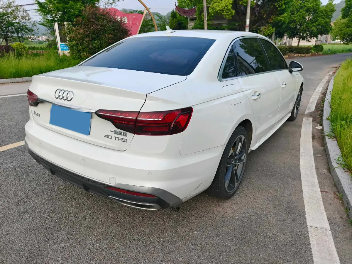 2022 Audi A4L 2.0T 190HP L4 7DCT,autocango,china used car exporter,china ev exporter,chinese used car exporter,chinese used ev exporter