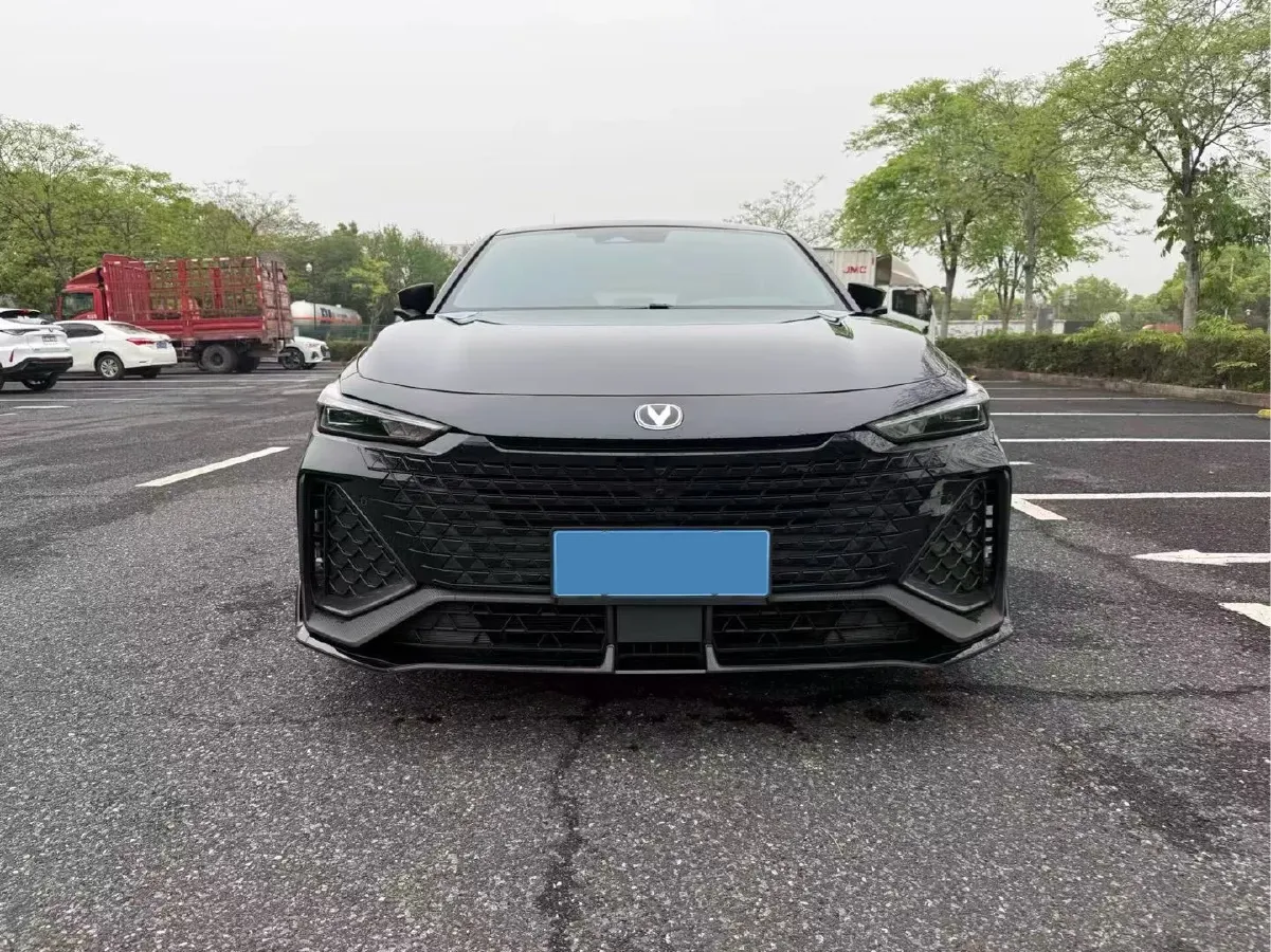 2023 ChangAn UNI-V 2.0T 233HP L4 8AT,autocango,china used car exporter,china ev exporter,chinese used car exporter,chinese used ev exporter