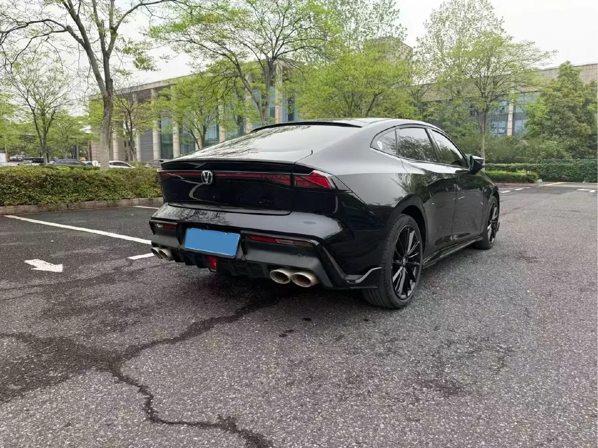 2023 ChangAn UNI-V 2.0T 233HP L4 8AT,autocango,china used car exporter,china ev exporter,chinese used car exporter,chinese used ev exporter