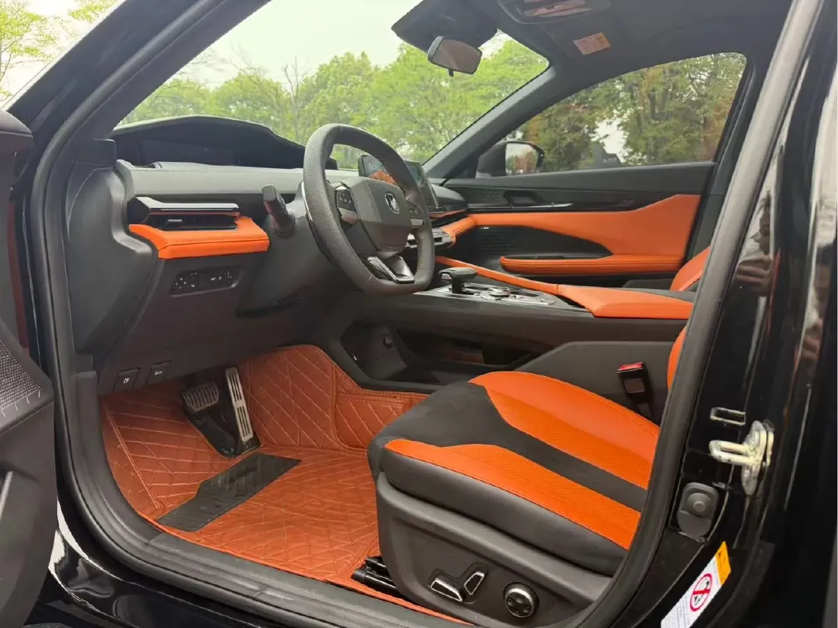 2023 ChangAn UNI-V 2.0T 233HP L4 8AT,autocango,china used car exporter,china ev exporter,chinese used car exporter,chinese used ev exporter