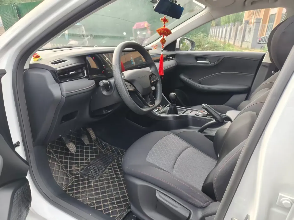 2023 Roewe i5 1.5L 129HP L4 5MT,autocango,china used car exporter,china ev exporter,chinese used car exporter,chinese used ev exporter