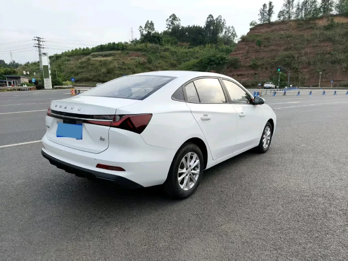 2023 Roewe i5 1.5L 129HP L4 5MT,autocango,china used car exporter,china ev exporter,chinese used car exporter,chinese used ev exporter