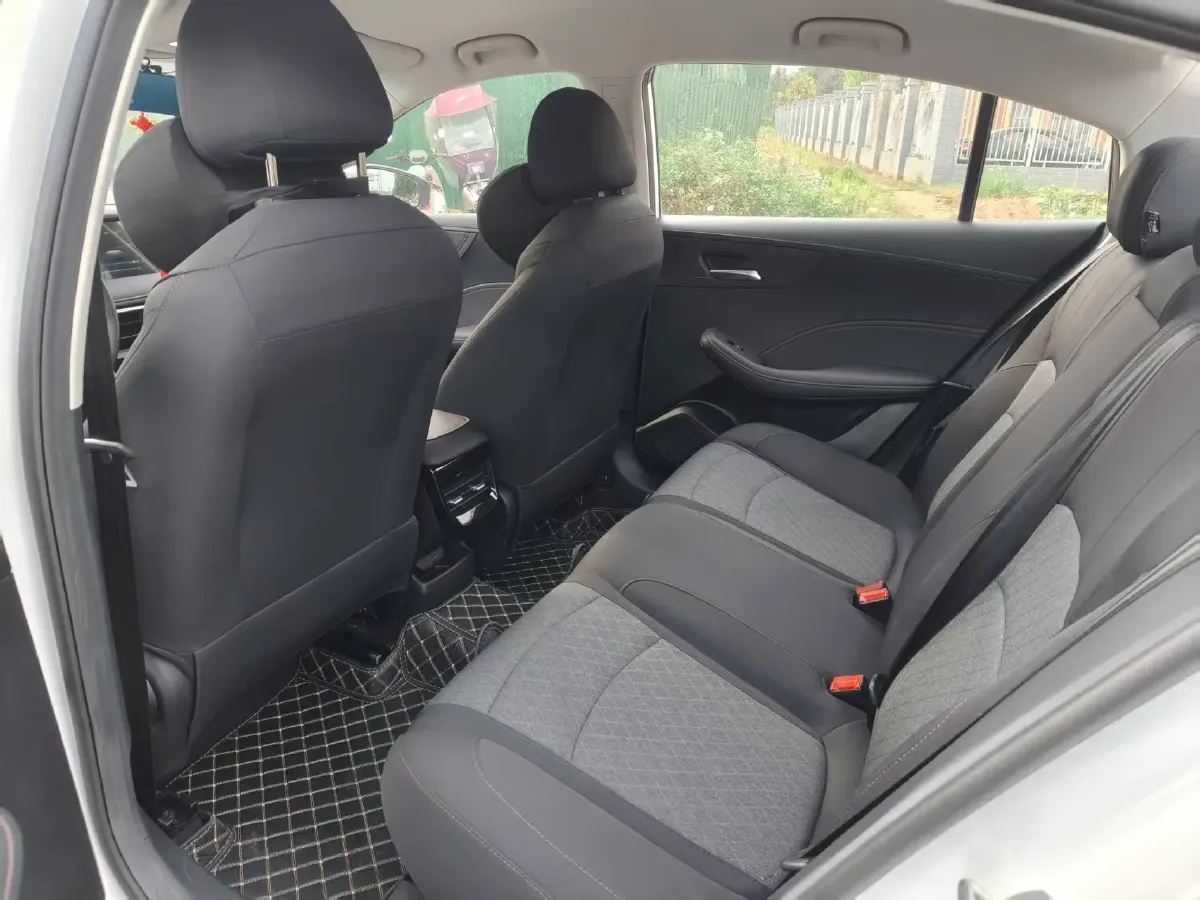 2023 Roewe i5 1.5L 129HP L4 5MT,autocango,china used car exporter,china ev exporter,chinese used car exporter,chinese used ev exporter