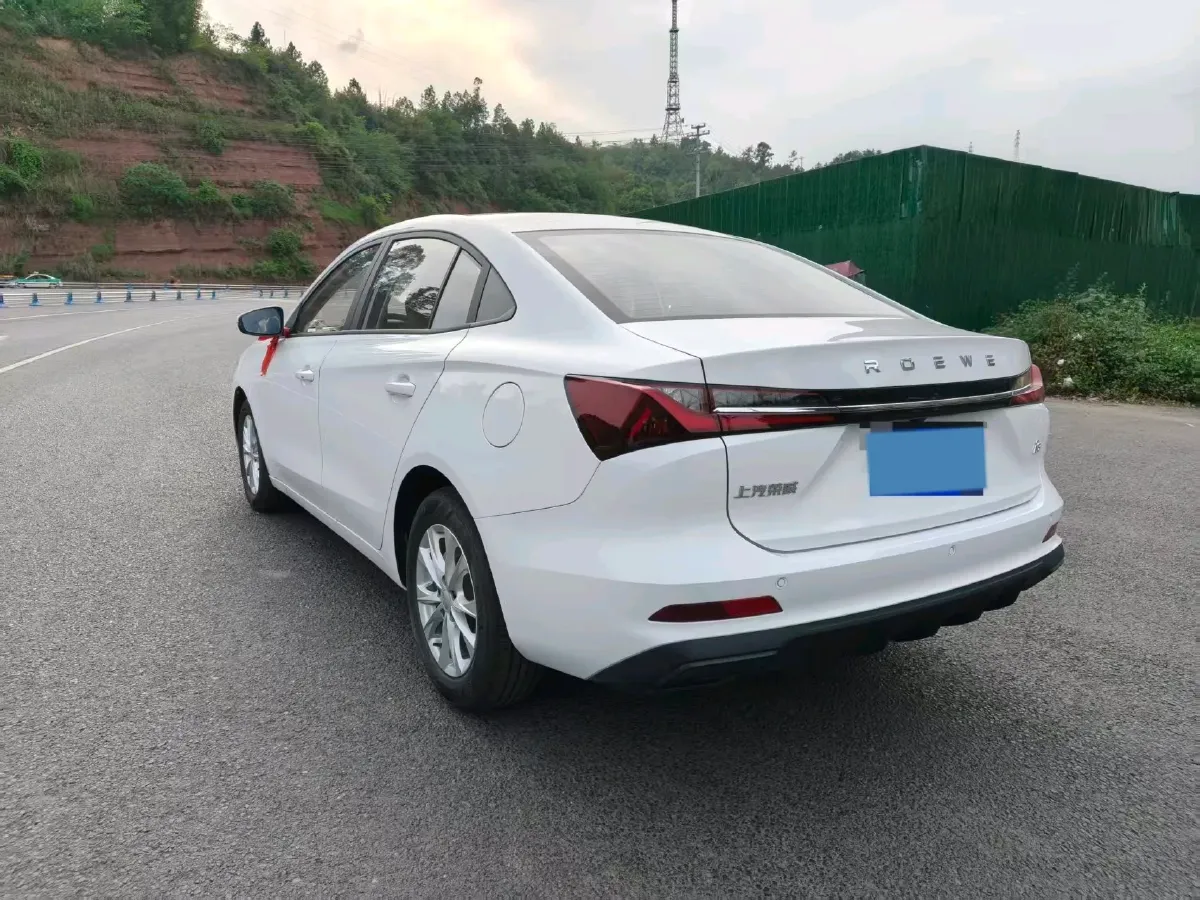 2023 Roewe i5 1.5L 129HP L4 5MT,autocango,china used car exporter,china ev exporter,chinese used car exporter,chinese used ev exporter