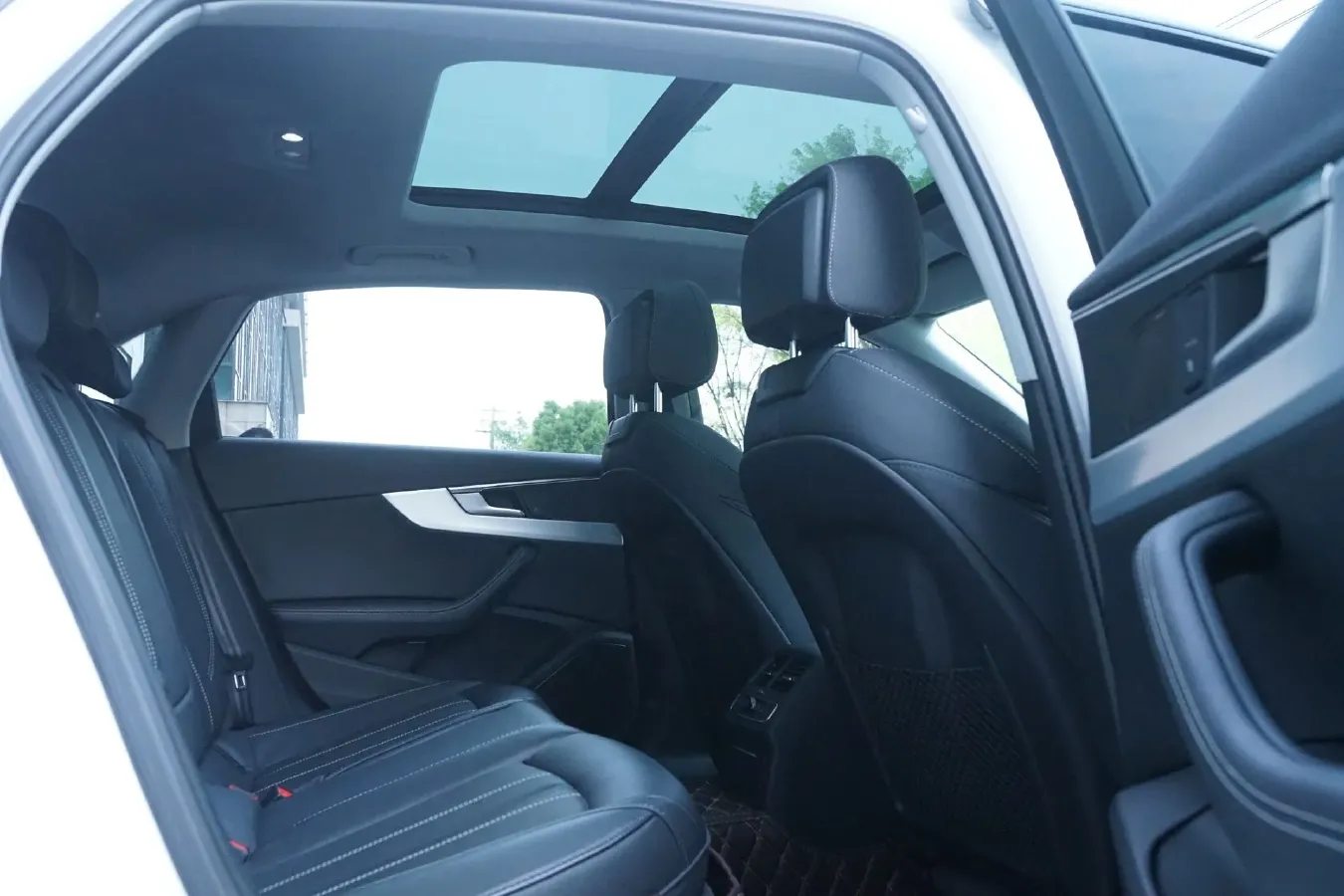 2022 Audi A4L 2.0T 190HP L4 7DCT,autocango,china used car exporter,china ev exporter,chinese used car exporter,chinese used ev exporter