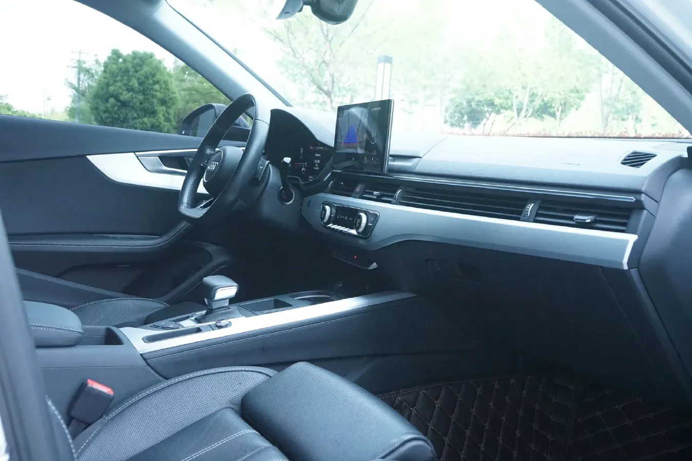 2022 Audi A4L 2.0T 190HP L4 7DCT,autocango,china used car exporter,china ev exporter,chinese used car exporter,chinese used ev exporter