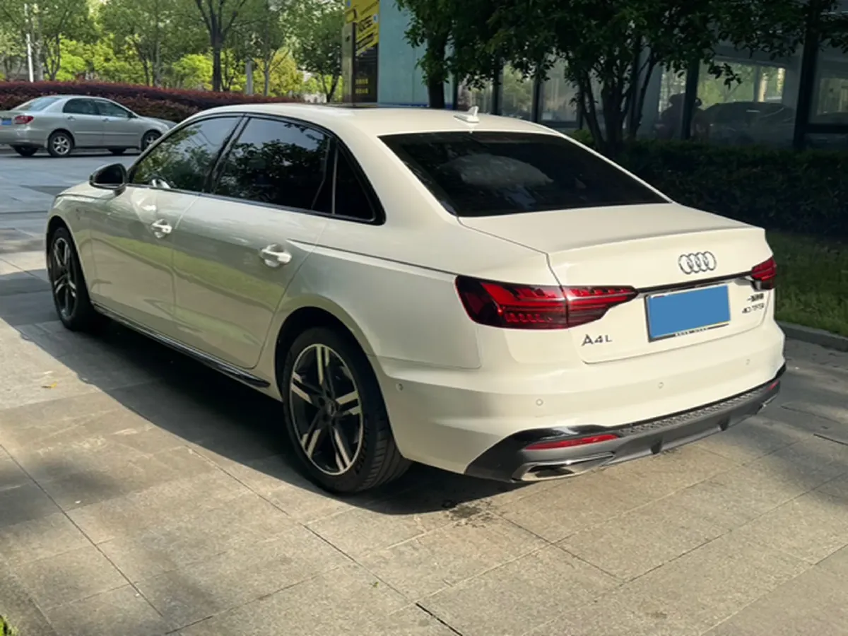 2022 Audi A4L 2.0T 190HP L4 7DCT,autocango,china used car exporter,china ev exporter,chinese used car exporter,chinese used ev exporter