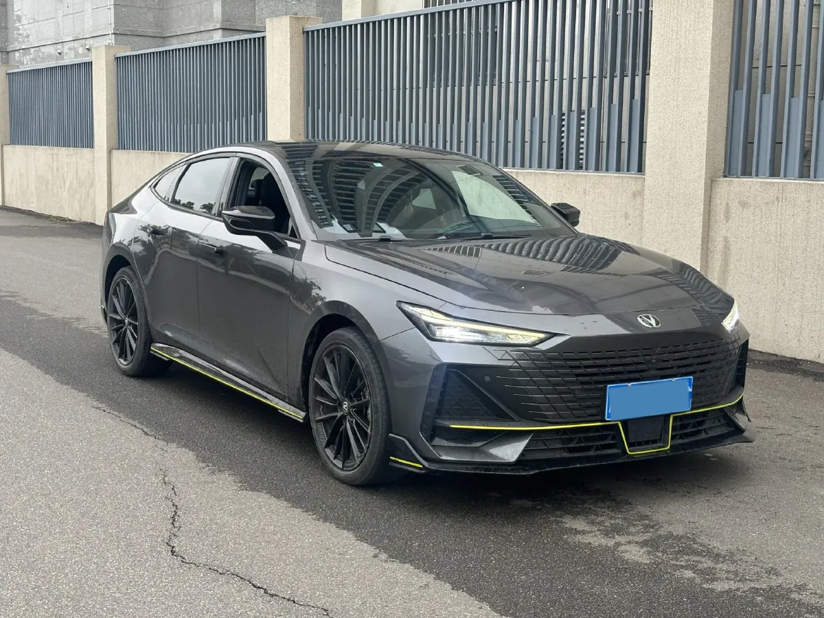 2022 ChangAn UNI-V 1.5T 188HP L4 7DCT,autocango,china used car exporter,china ev exporter,chinese used car exporter,chinese used ev exporter