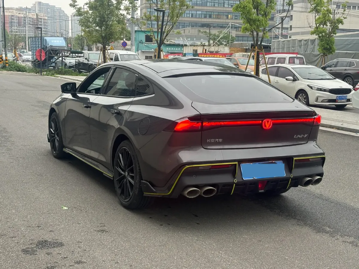 2022 ChangAn UNI-V 1.5T 188HP L4 7DCT,autocango,china used car exporter,china ev exporter,chinese used car exporter,chinese used ev exporter