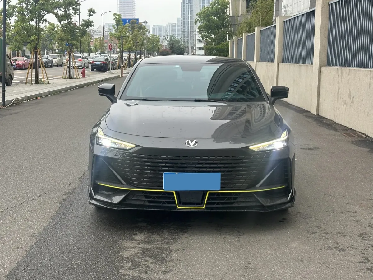 2022 ChangAn UNI-V 1.5T 188HP L4 7DCT,autocango,china used car exporter,china ev exporter,chinese used car exporter,chinese used ev exporter