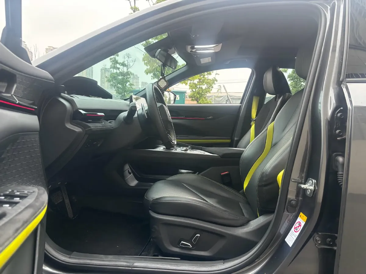 2022 ChangAn UNI-V 1.5T 188HP L4 7DCT,autocango,china used car exporter,china ev exporter,chinese used car exporter,chinese used ev exporter