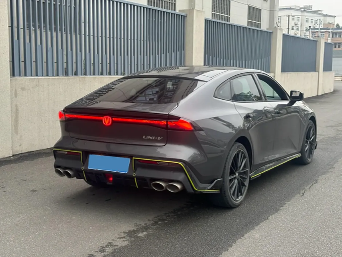 2022 ChangAn UNI-V 1.5T 188HP L4 7DCT,autocango,china used car exporter,china ev exporter,chinese used car exporter,chinese used ev exporter