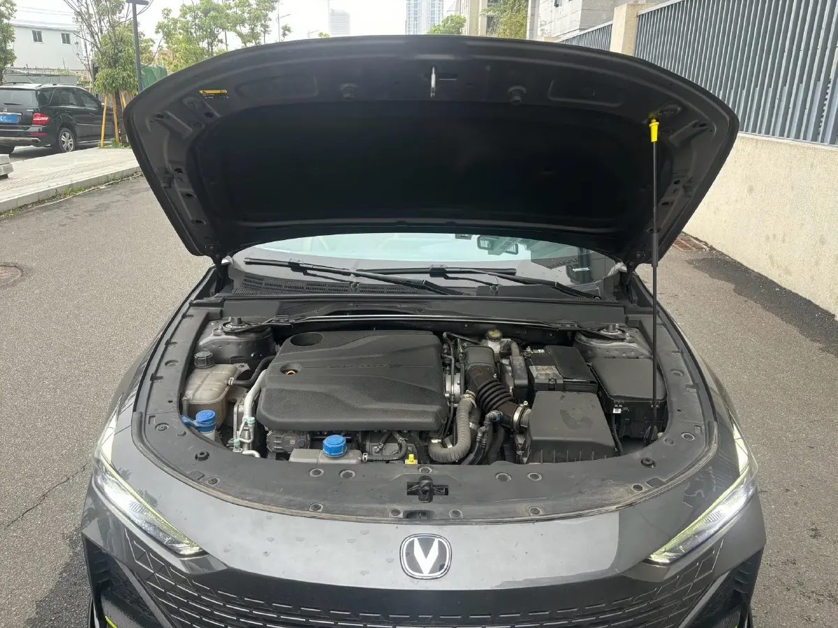 2022 ChangAn UNI-V 1.5T 188HP L4 7DCT,autocango,china used car exporter,china ev exporter,chinese used car exporter,chinese used ev exporter