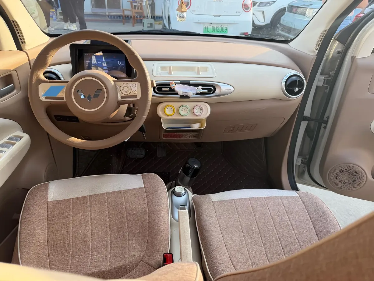 2025 WuLing HongGuang MINI EV BEV 16.2KWH,autocango,china used car exporter,china ev exporter,chinese used car exporter,chinese used ev exporter