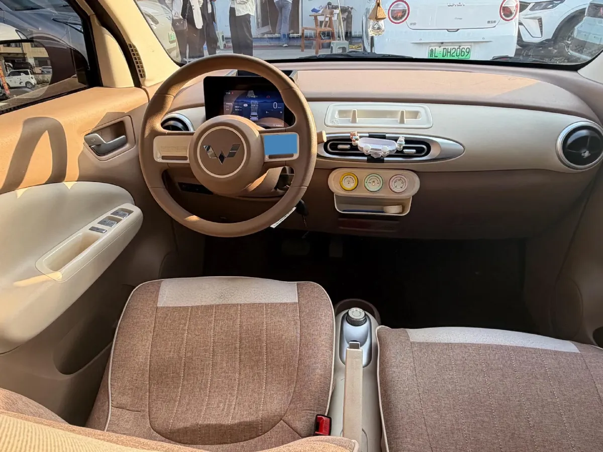 2025 WuLing HongGuang MINI EV BEV 16.2KWH,autocango,china used car exporter,china ev exporter,chinese used car exporter,chinese used ev exporter