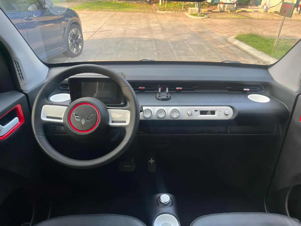 2022 WuLing HongGuang MINI EV BEV 26.5KWH,autocango,china used car exporter,china ev exporter,chinese used car exporter,chinese used ev exporter