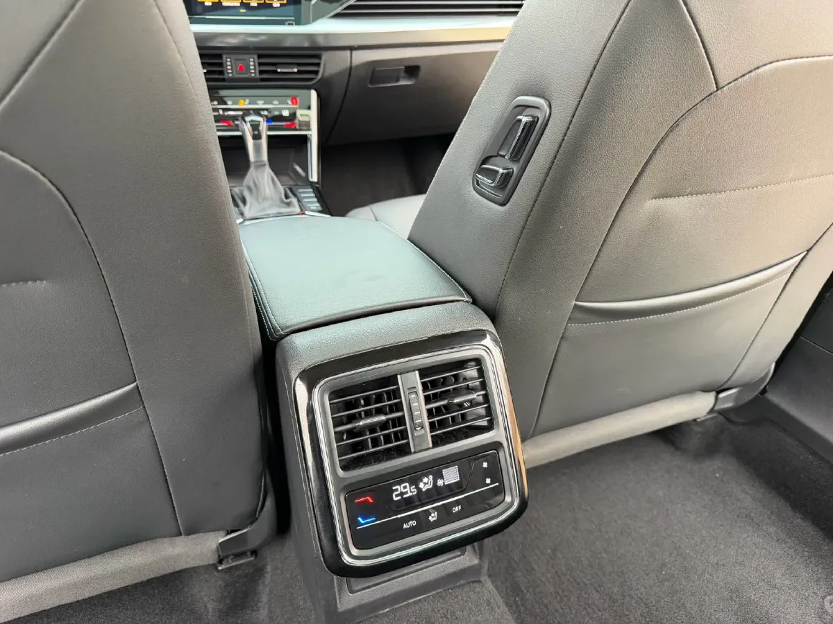 2023 Volkswagen Passat 1.4T 150HP L4 7DCT,autocango,china used car exporter,china ev exporter,chinese used car exporter,chinese used ev exporter