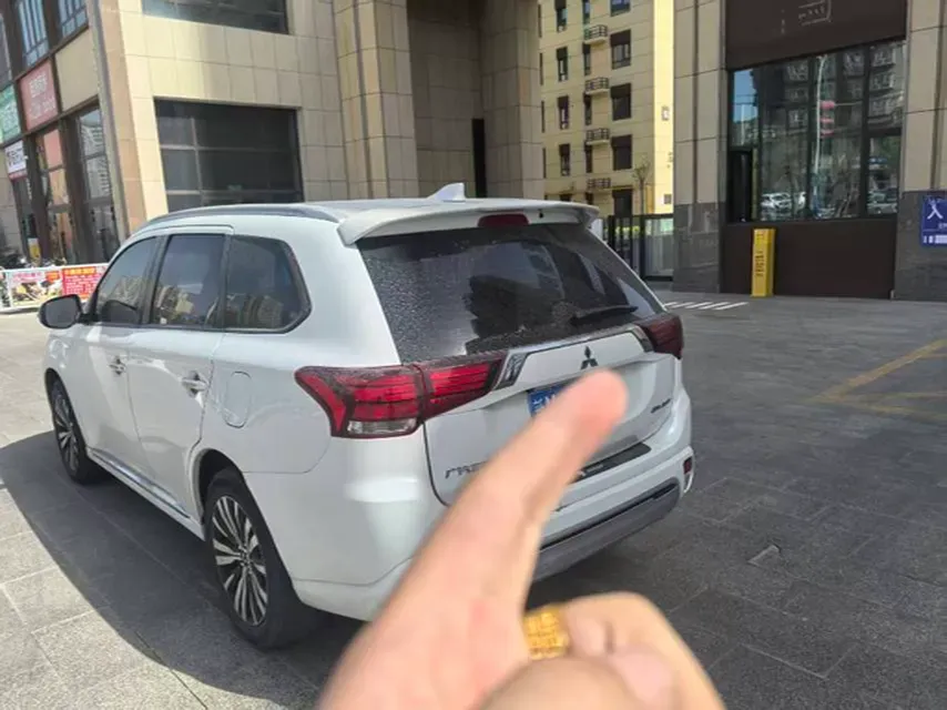 2021 Mitsubishi Outlander 2.0L 166HP L4 CVT,autocango,china used car exporter,china ev exporter,chinese used car exporter,chinese used ev exporter