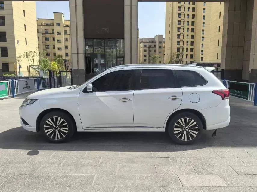 2021 Mitsubishi Outlander 2.0L 166HP L4 CVT,autocango,china used car exporter,china ev exporter,chinese used car exporter,chinese used ev exporter