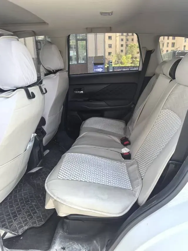 2021 Mitsubishi Outlander 2.0L 166HP L4 CVT,autocango,china used car exporter,china ev exporter,chinese used car exporter,chinese used ev exporter