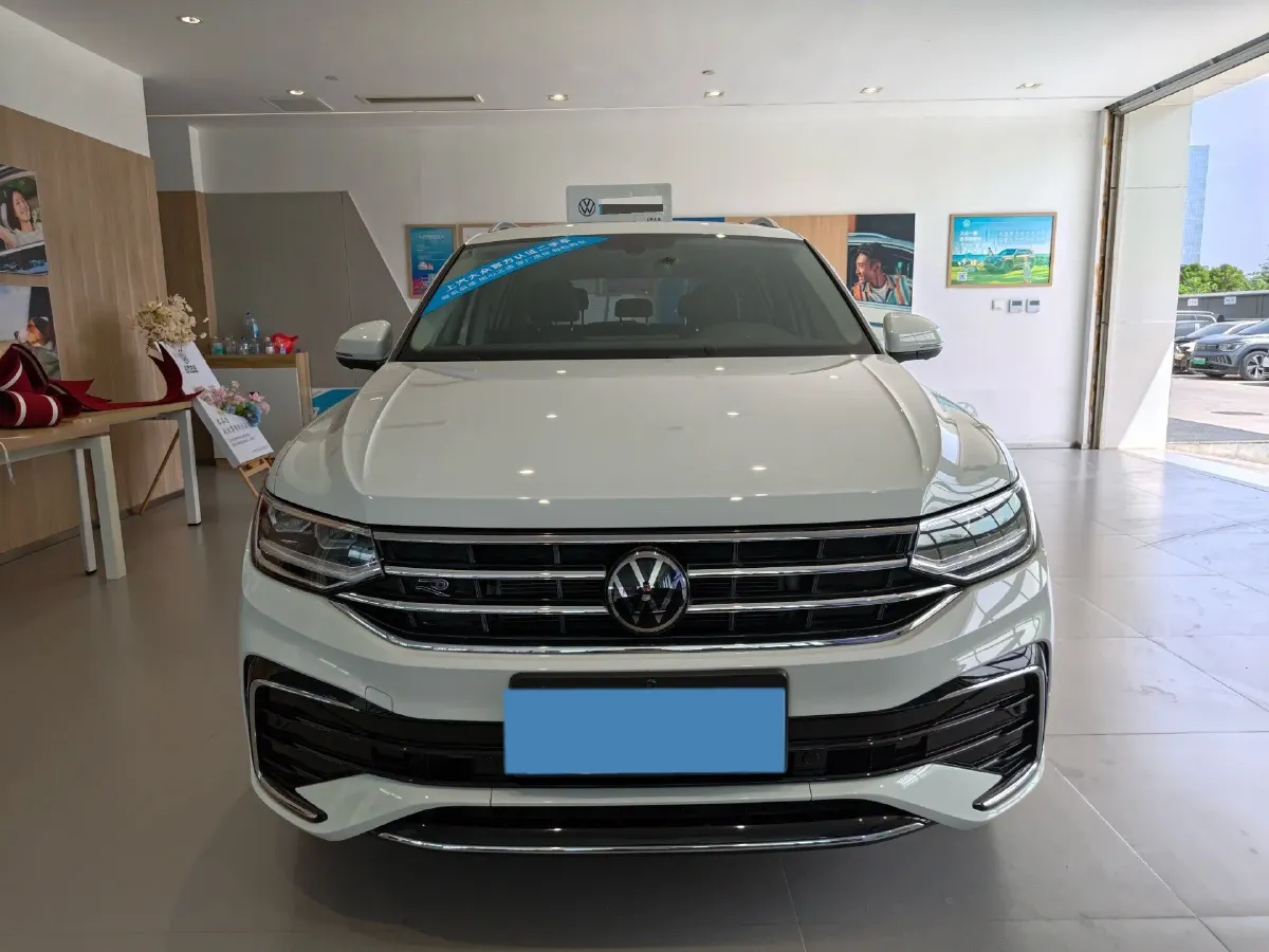 2024 Volkswagen Tiguan L 2.0T 186HP L4 7DCT,autocango,china used car exporter,china ev exporter,chinese used car exporter,chinese used ev exporter