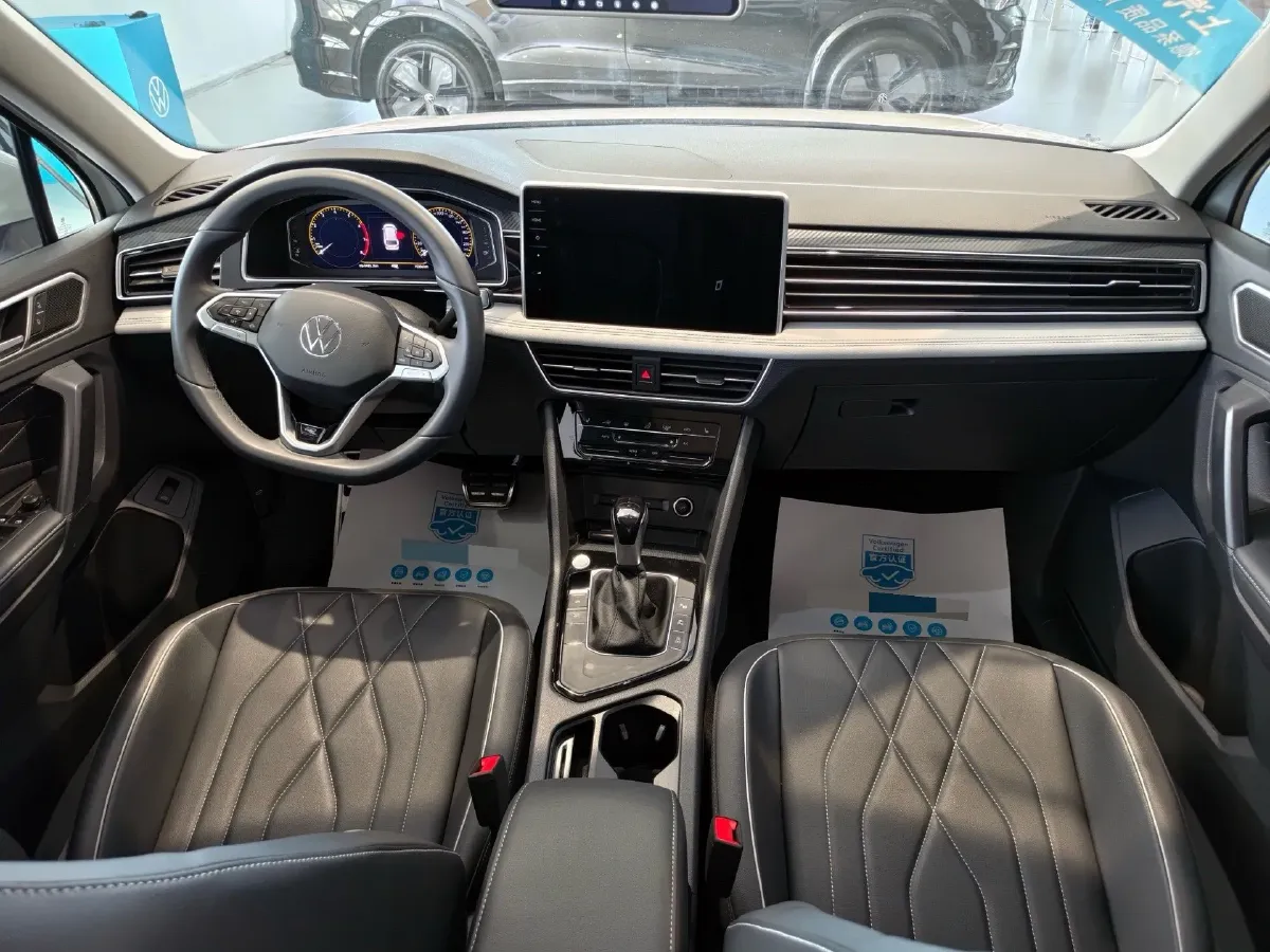 2024 Volkswagen Tiguan L 2.0T 186HP L4 7DCT,autocango,china used car exporter,china ev exporter,chinese used car exporter,chinese used ev exporter