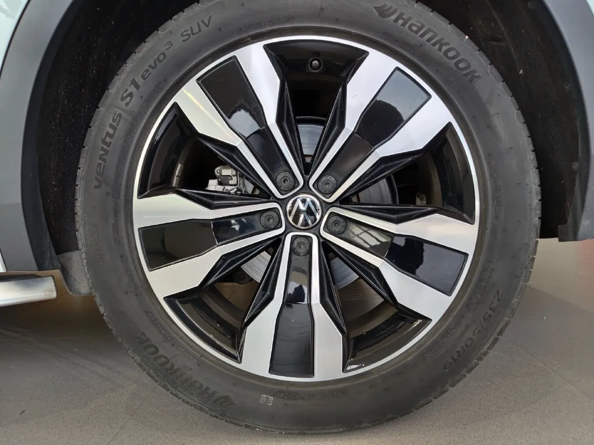 2024 Volkswagen Tiguan L 2.0T 186HP L4 7DCT,autocango,china used car exporter,china ev exporter,chinese used car exporter,chinese used ev exporter