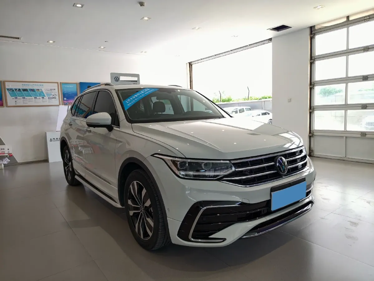 2024 Volkswagen Tiguan L 2.0T 186HP L4 7DCT,autocango,china used car exporter,china ev exporter,chinese used car exporter,chinese used ev exporter